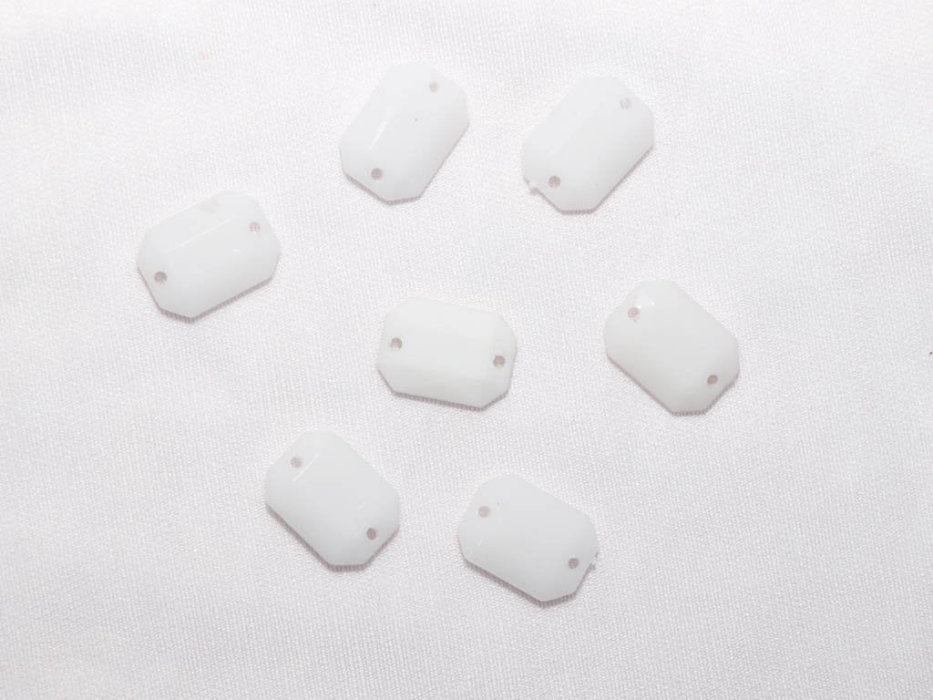 white-dyeable-rectangle-plastic-stones-18x13-mm-1