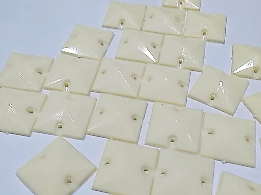 white-dyeable-square-2-hole-plastic-stones-16x16-mm