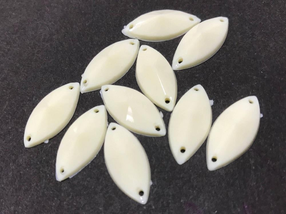 white-eye-opaque-plastic-stones-dyeable-20x10-mm