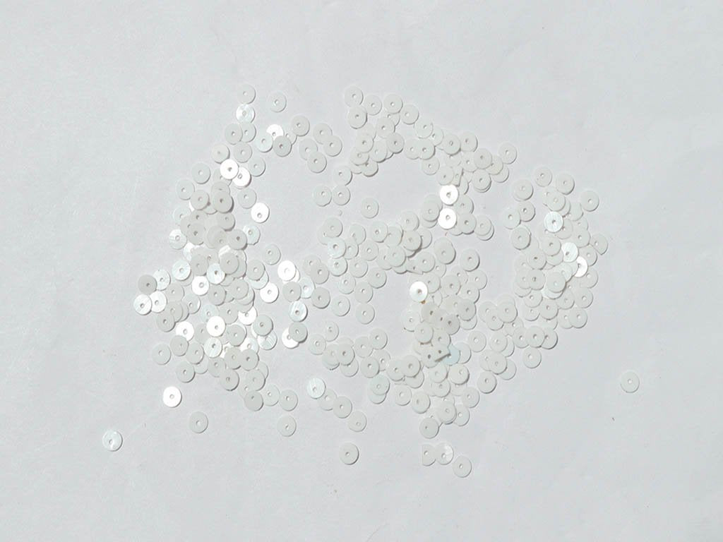 white-flat-circular-plastic-sequins-5-mm