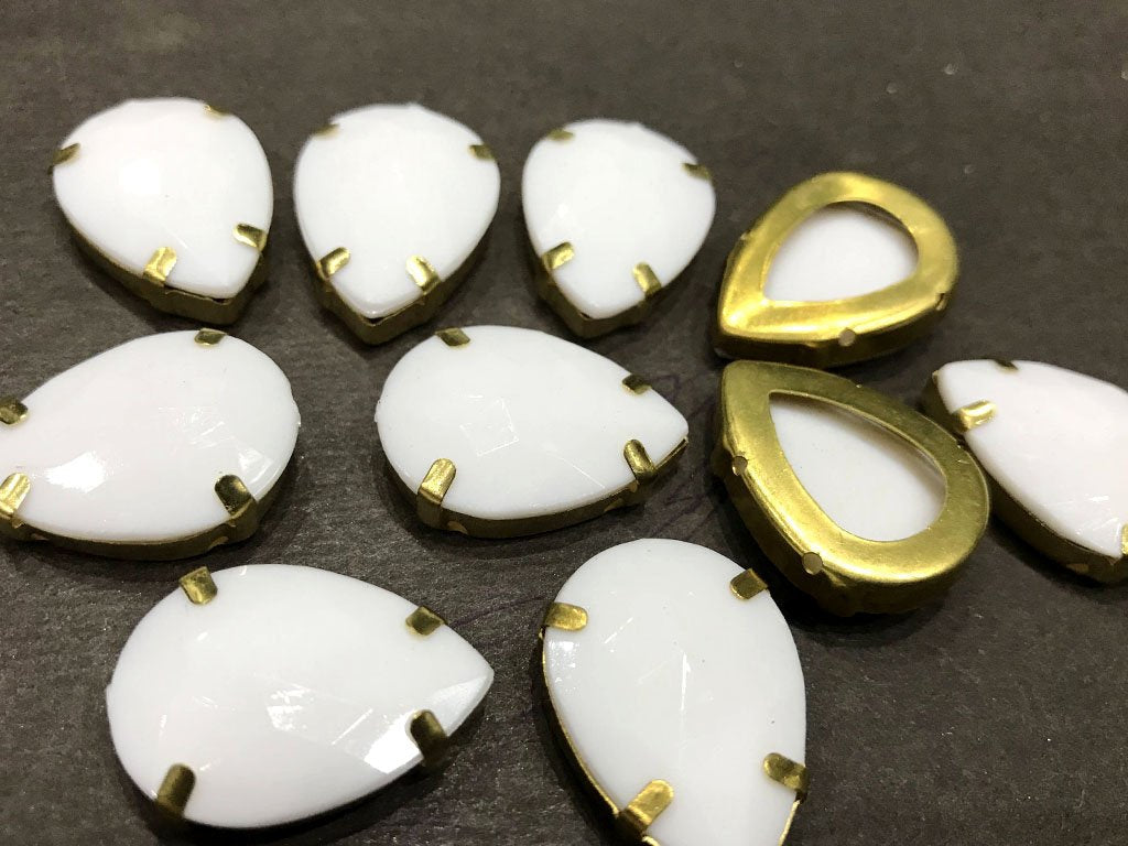 white-milky-drop-resin-stones-with-catcher-25x18-mm