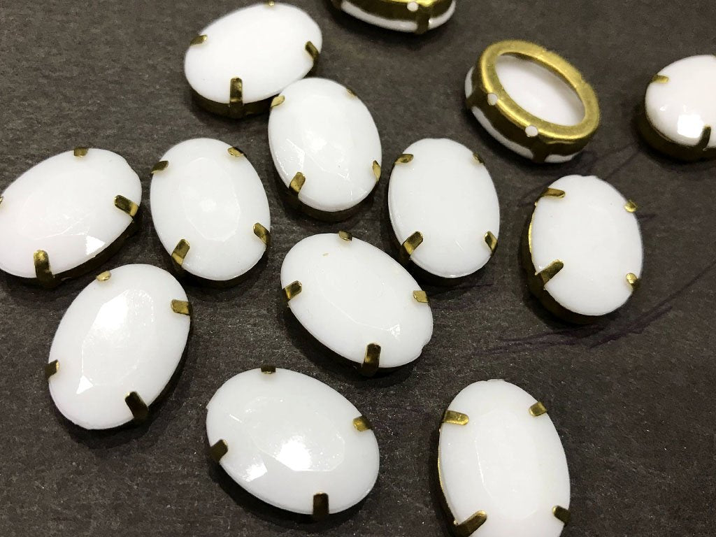 white-milky-oval-resin-stones-with-catcher-18x13-mm