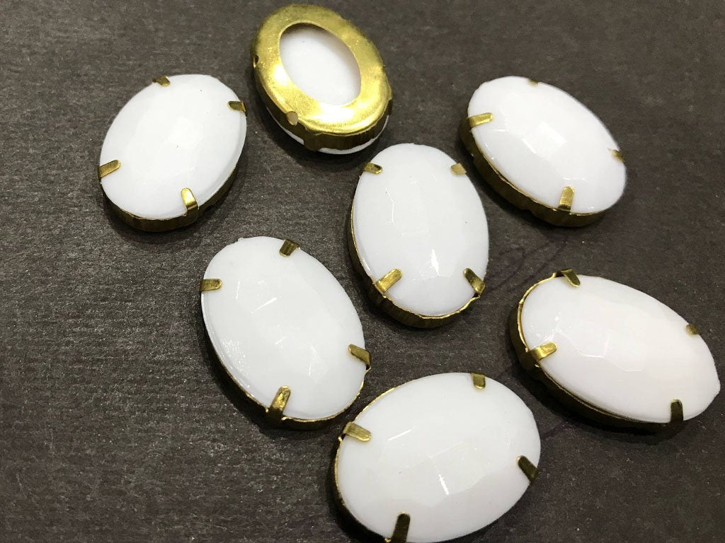 white-milky-oval-resin-stones-with-catcher-25x18-mm