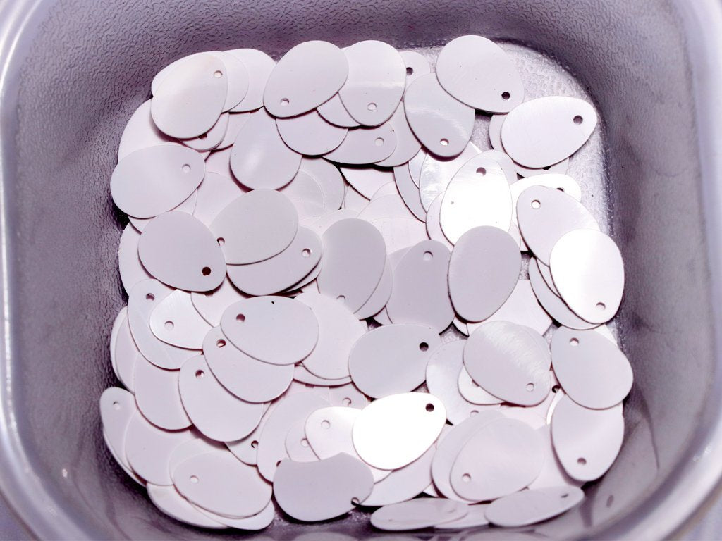 white-one-hole-drop-plastic-sequins