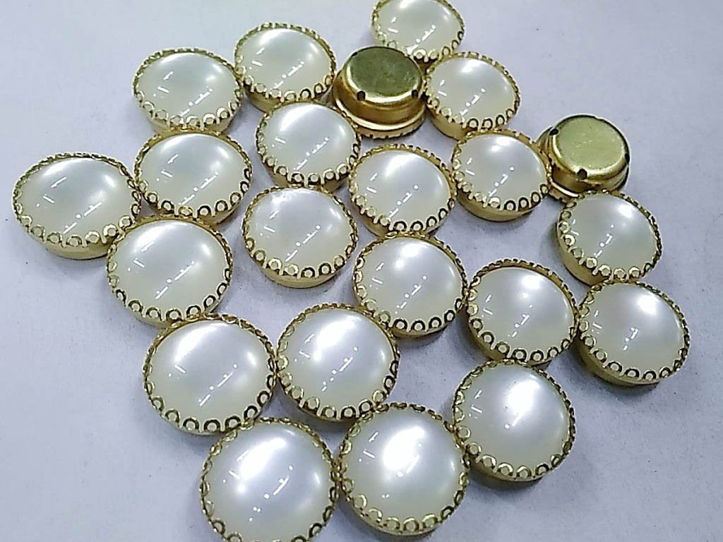 white-opal-circular-plastic-stones-with-catcher-10-mm
