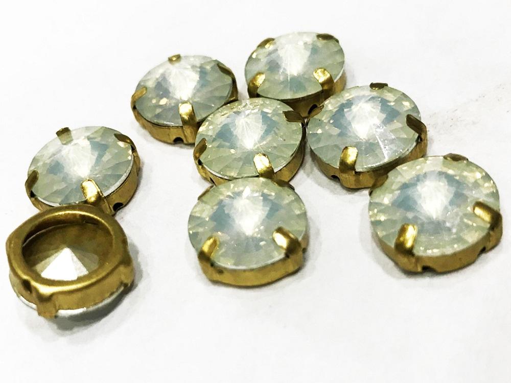 white-opal-circular-resin-stones-with-catcher-12-mm