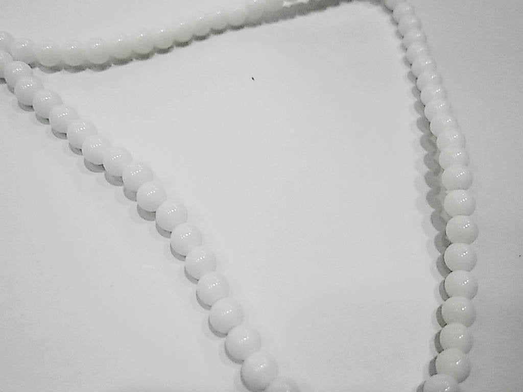 white-opaque-spherical-pressed-glass-beads-4-mm