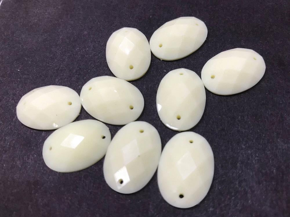 white-oval-opaque-plastic-stones-dyeable-18x13-mm