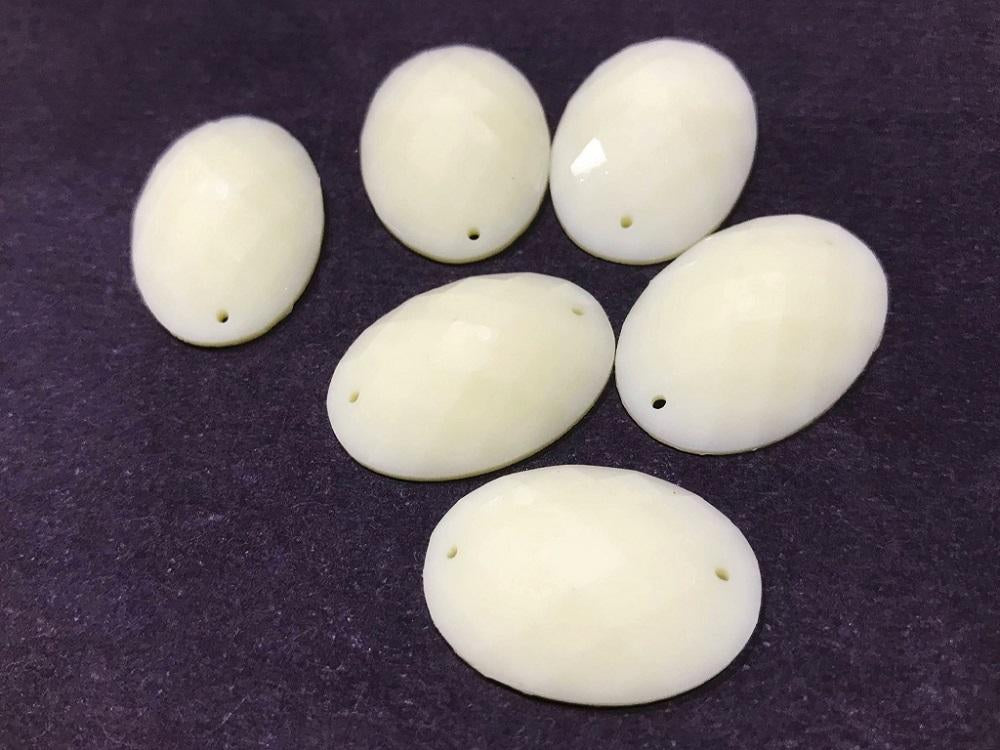 white-oval-opaque-plastic-stones-dyeable-25x18-mm-1