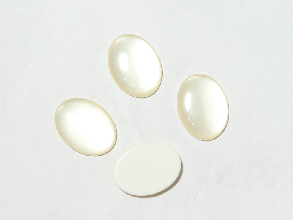 white-oval-plastic-beads-30x40-mm