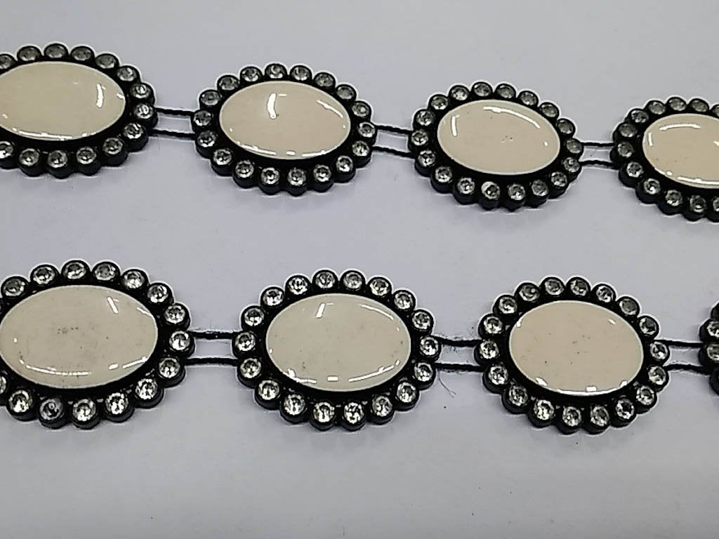 white-oval-stone-studded-plastic-lace-with-enamel-fill-18x13-mm