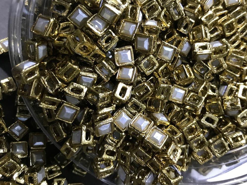 white-pearl-square-metal-kundan-stone-with-stone-6x6-mm