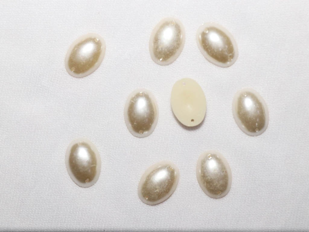 white-pearls-oval-plastic-stones-14x10-mm
