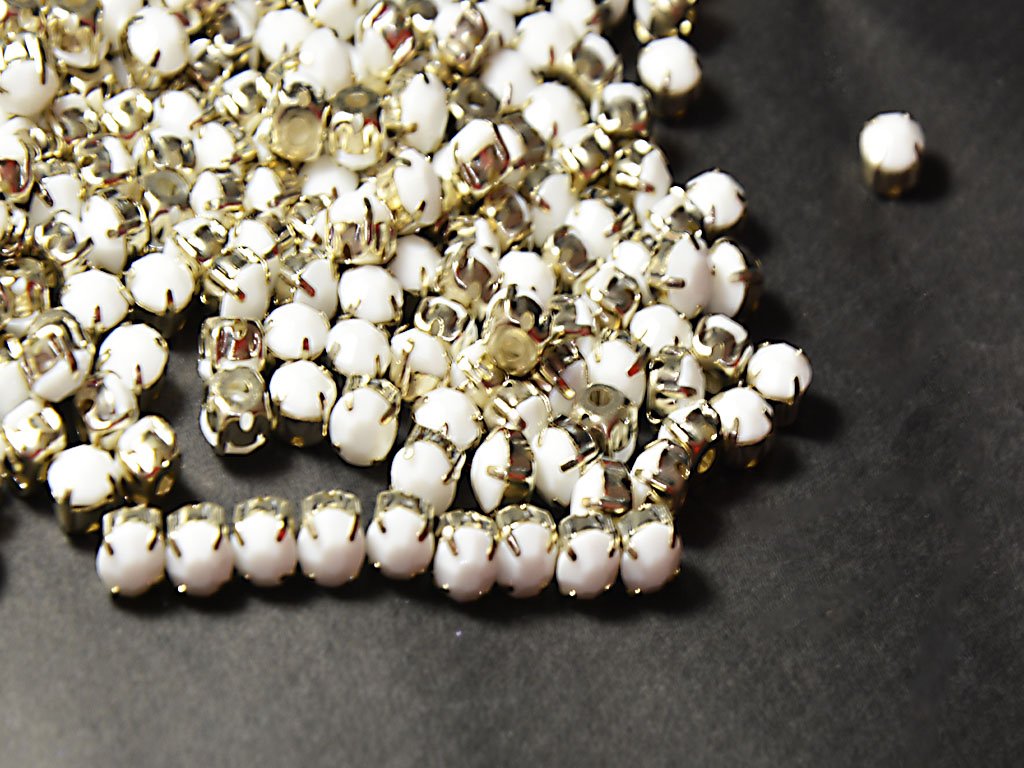 white-plastic-beads-with-cather