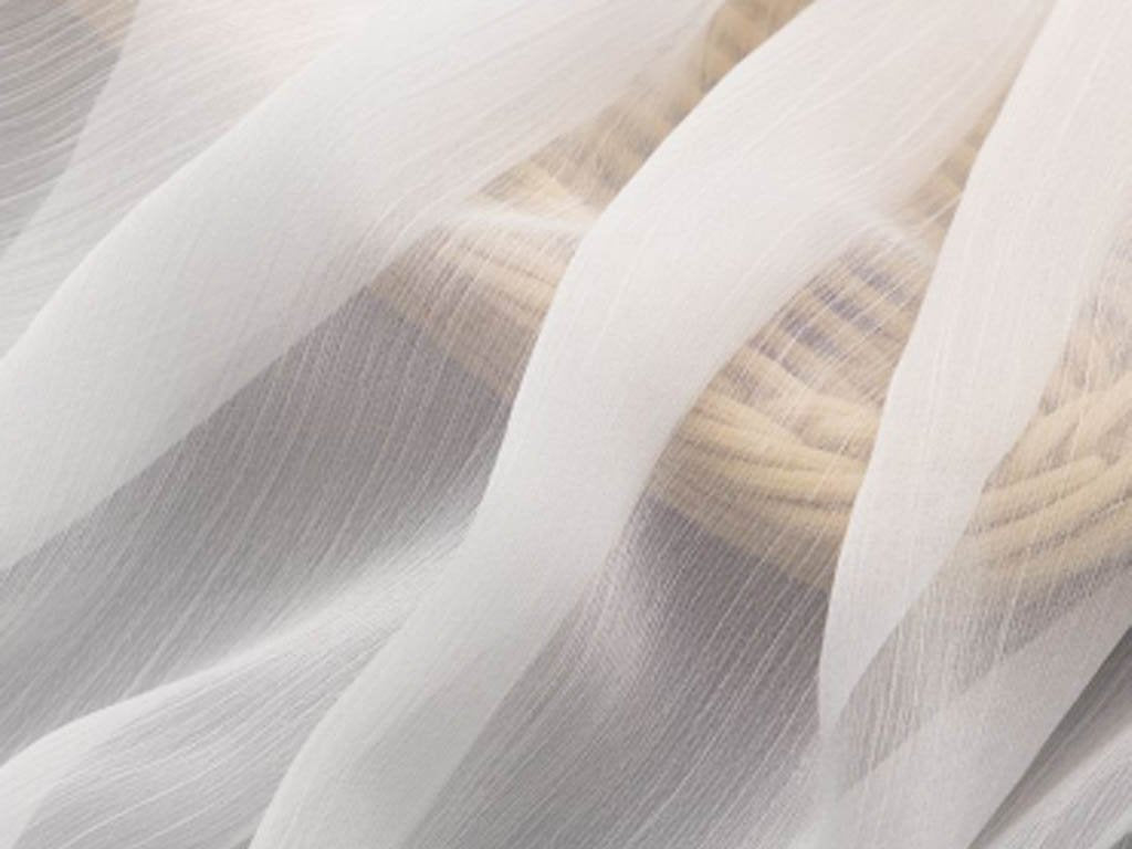 white-pure-dyeable-crinkle-chiffon-silk-fabric-40-grams