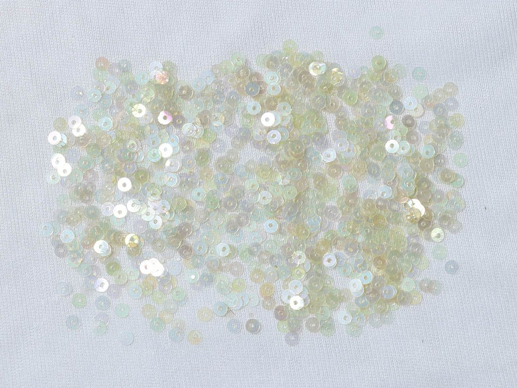 white-rainbow-circular-plastic-sequins-4-mm