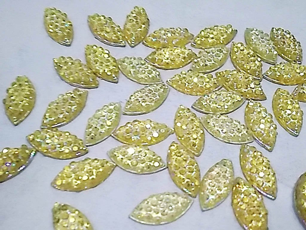 white-rainbow-eye-sugar-2-hole-plastic-stones-10x5-mm