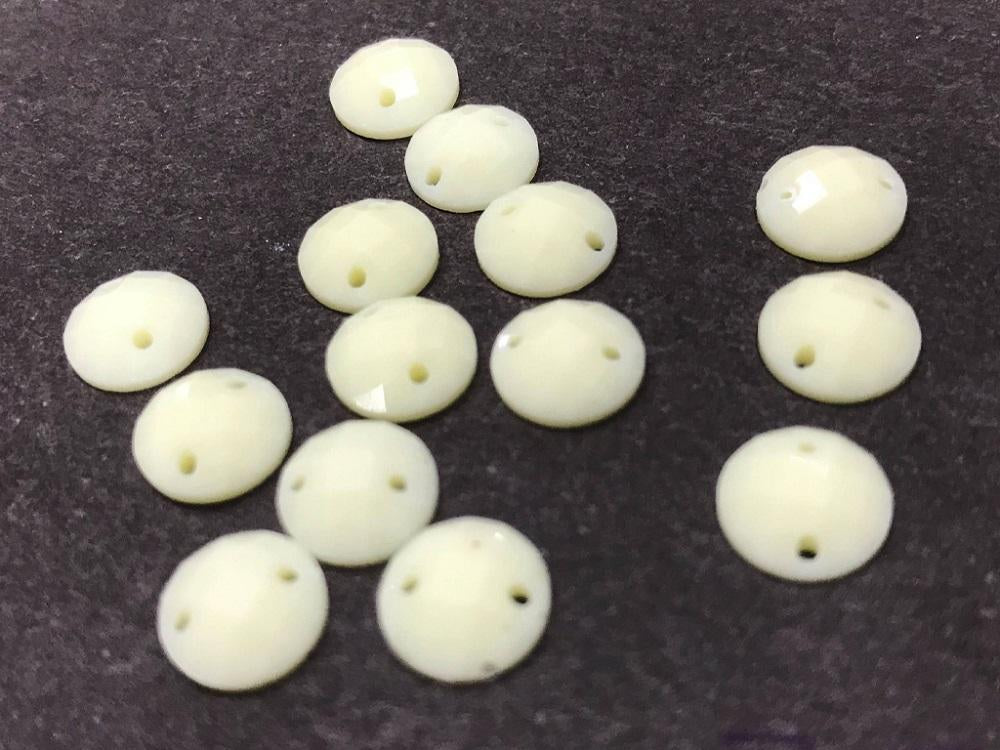 white-round-rivoli-opaque-plastic-stones-dyeable-8-mm
