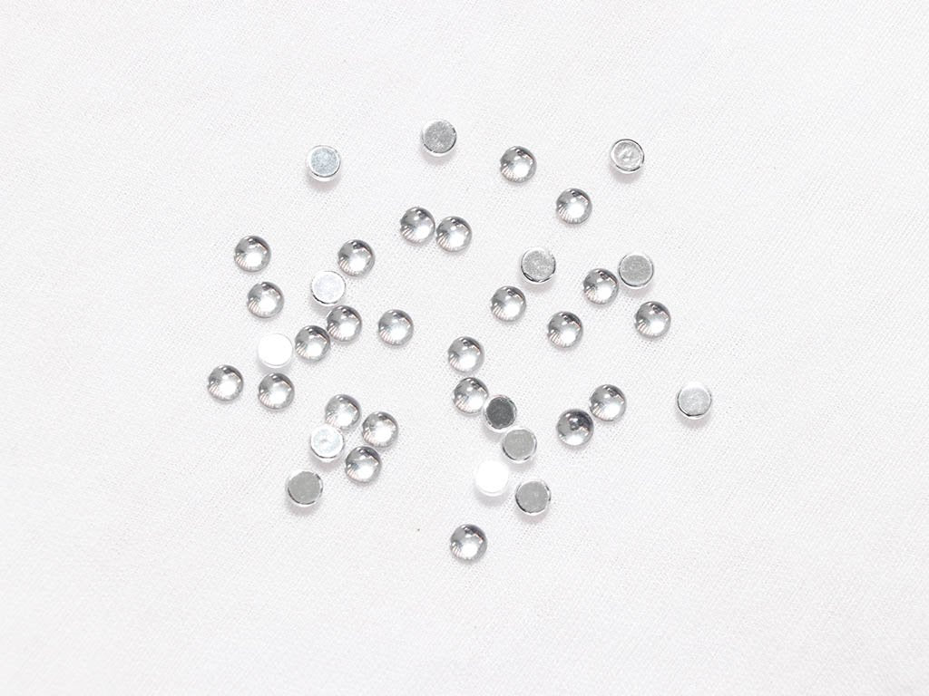 white-transparent-circular-plastic-stones-4-mm