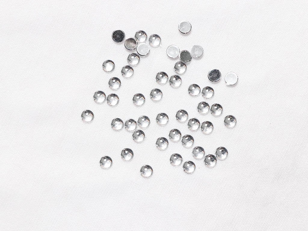 white-transparent-circular-plastic-stones-5-mm