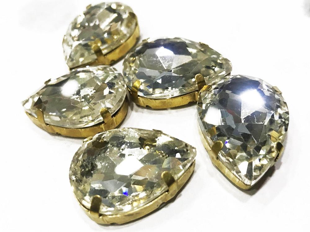 white-transparent-drop-glass-stone-with-catcher-25x18-mm