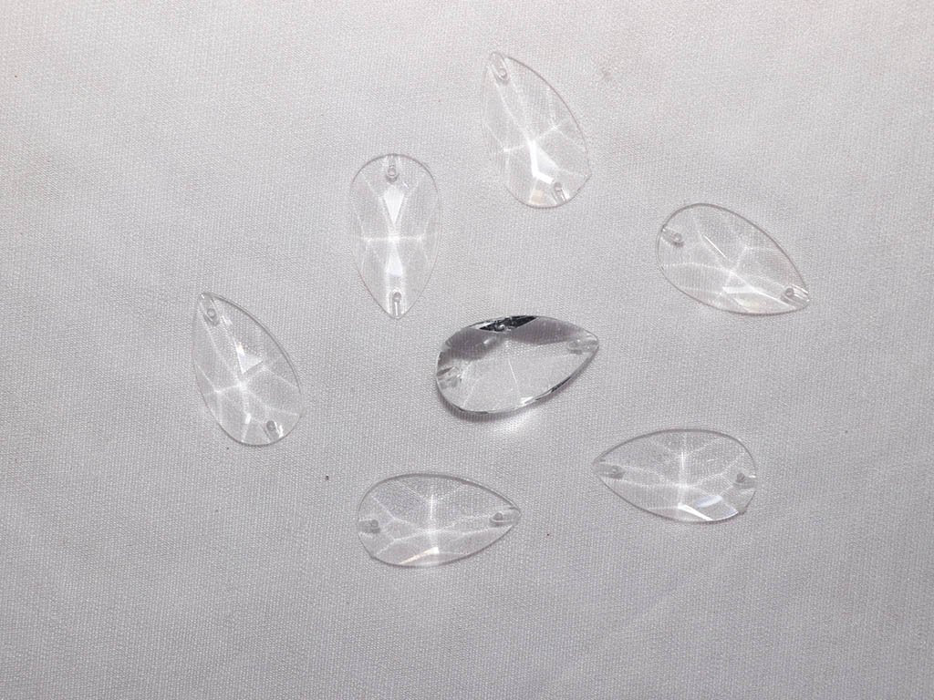white-transparent-drop-plastic-stones-27x18-mm