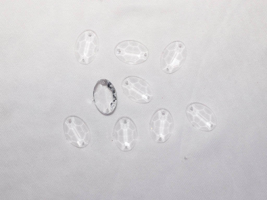 white-transparent-oval-plastic-stones-25x18-mm
