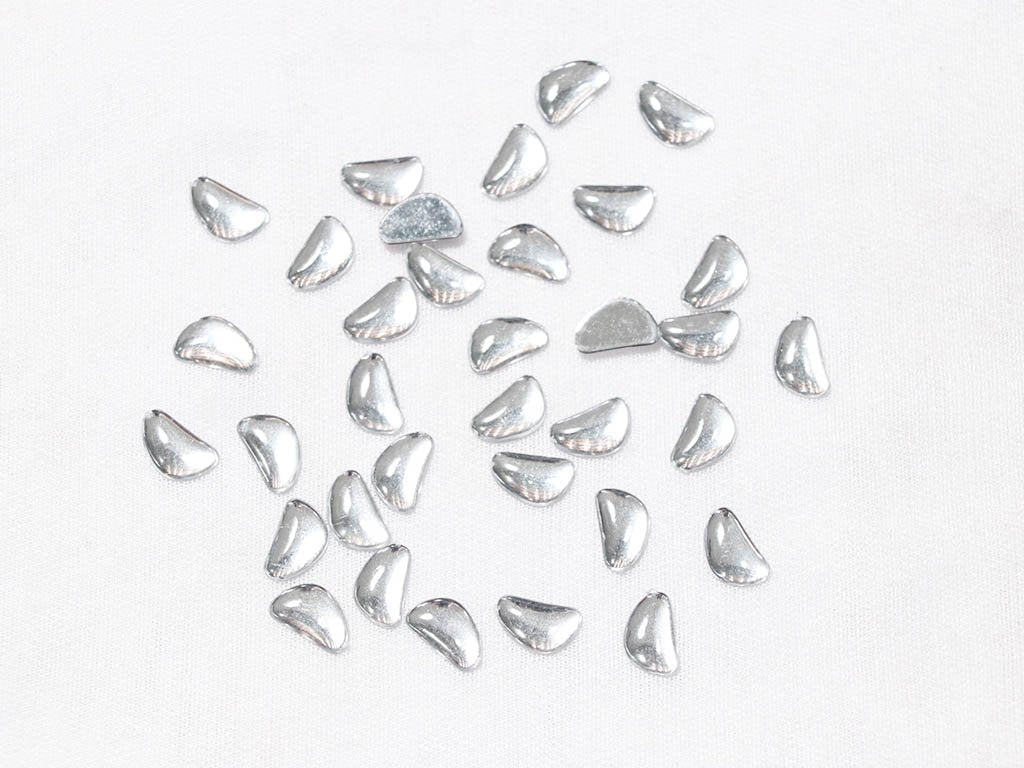 white-transparent-square-plastic-stones-6x6-mm