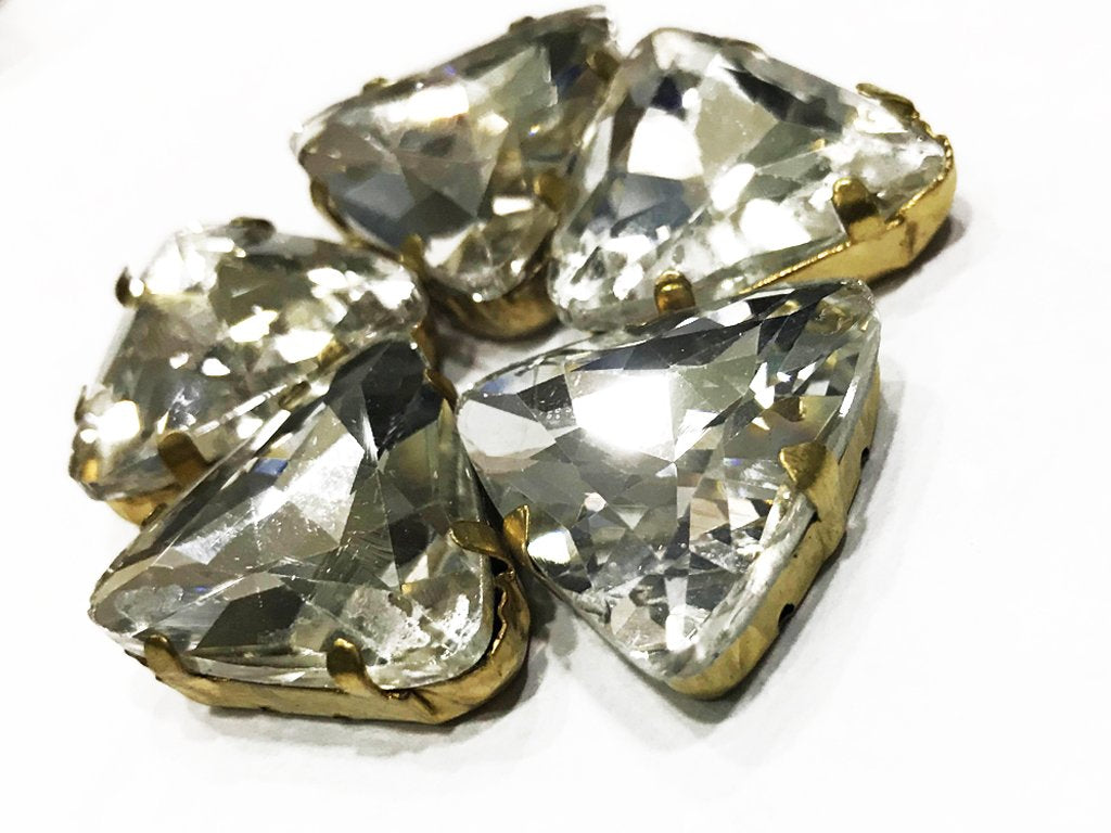 white-transparent-triangular-glass-stone-with-catcher-23x23-mm