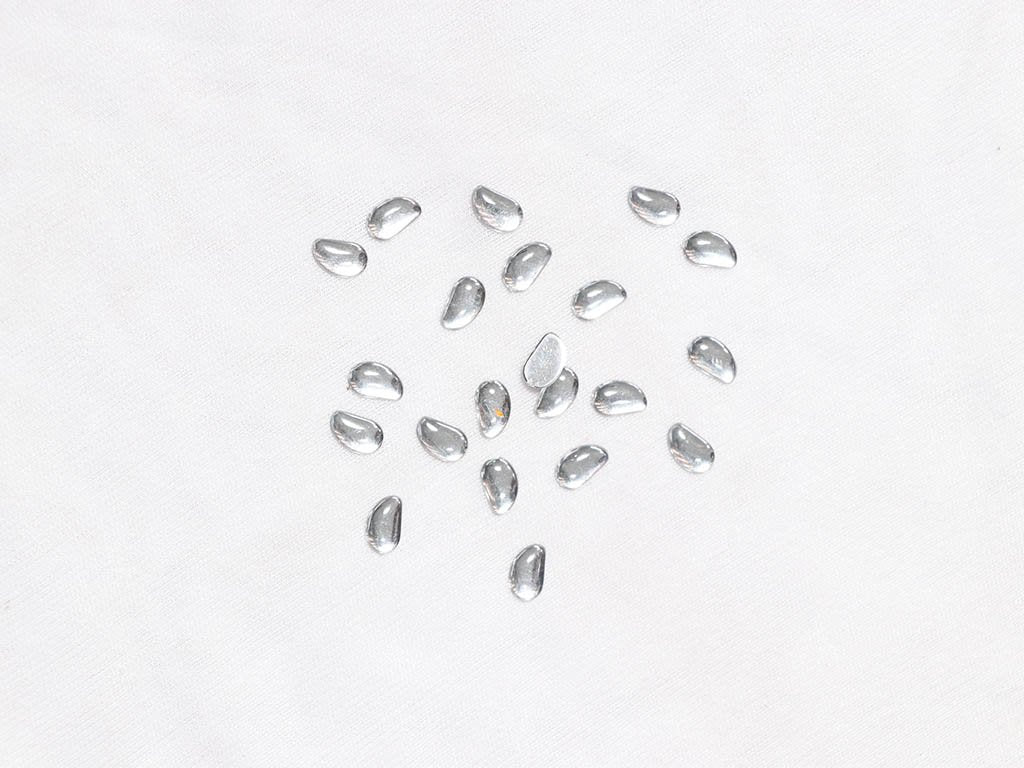 white-transparent-uneven-plastic-stones-7x10-mm