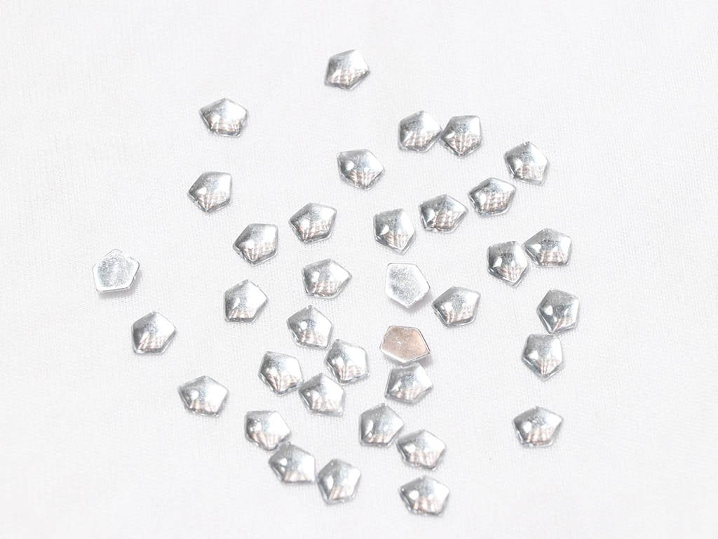 white-transparent-uneven-plastic-stones-8x6-mm