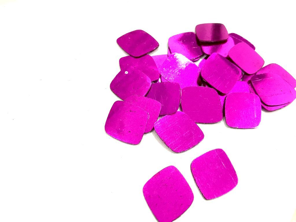 without-hole-magenta-kite-shaped-plastic-sequins19-17mm