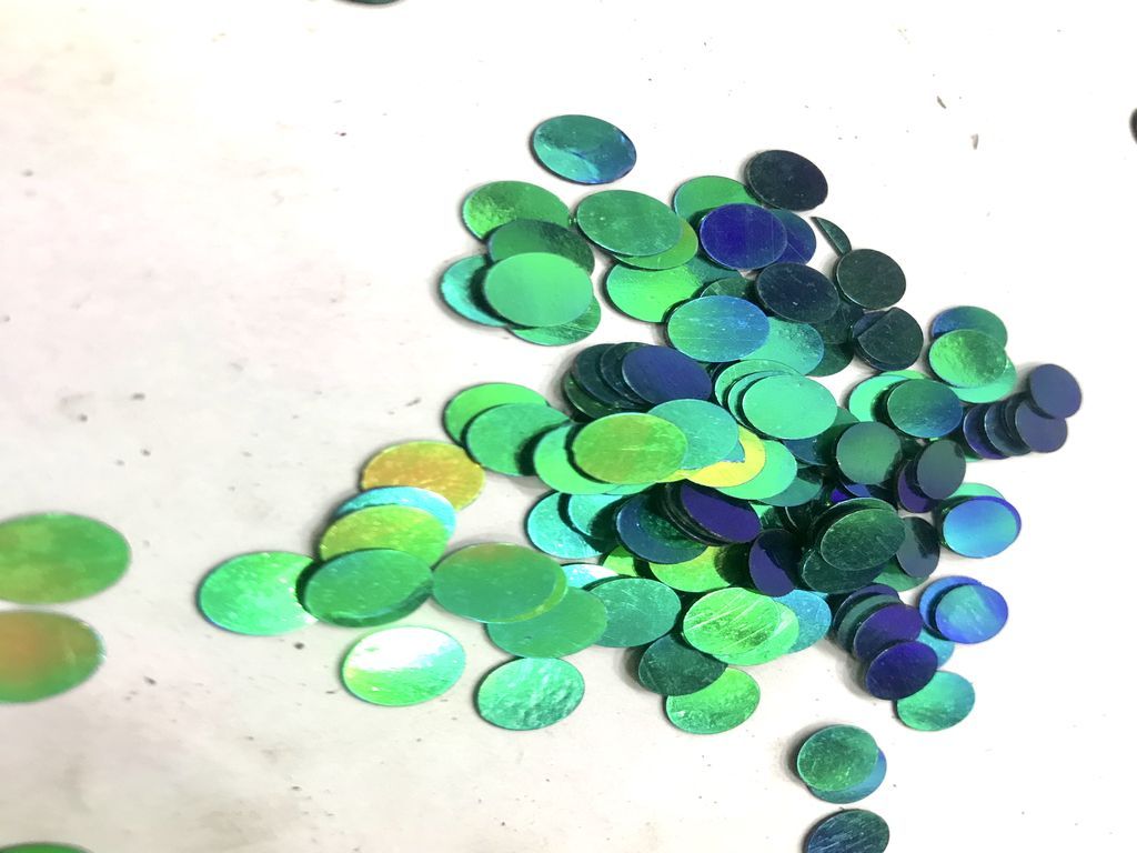 without-hole-rainbow-green-round-plastic-sequins7mm