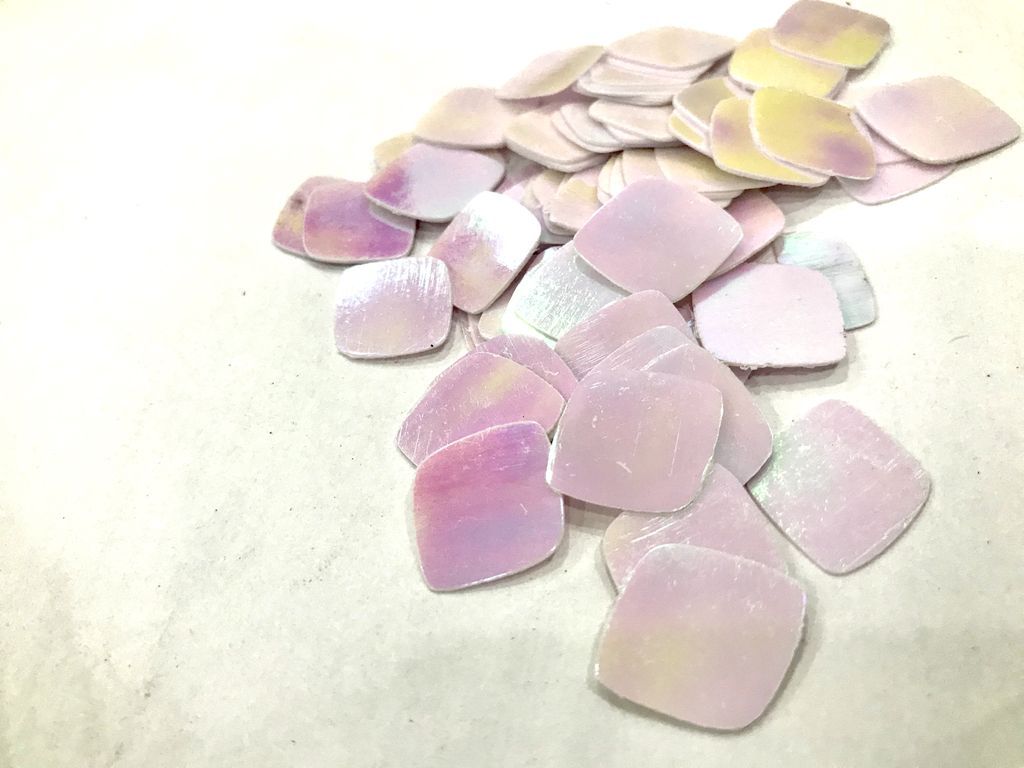 without-hole-white-rainbow-kite-shaped-plastic-sequins20-18mm