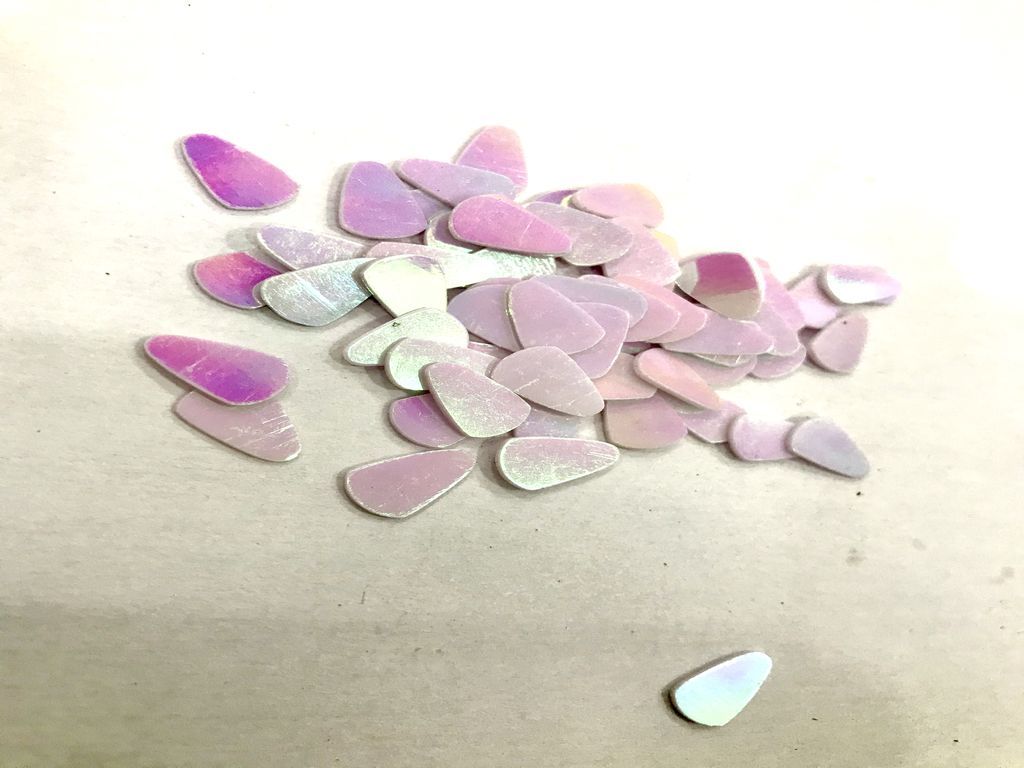 without-hole-white-rainbow-triangular-plastic-sequins10-5mm