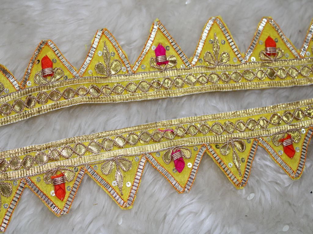 yello-triangle-gota-lampi