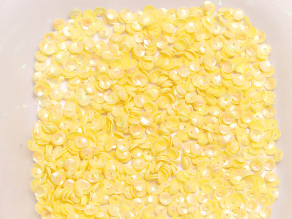 yellow-center-hole-bowl-plastic-sequins