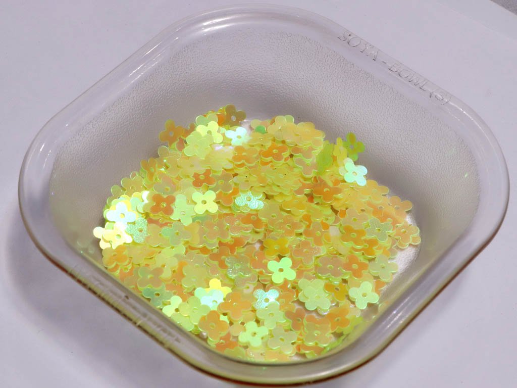 yellow-center-hole-flower-plastic-sequins