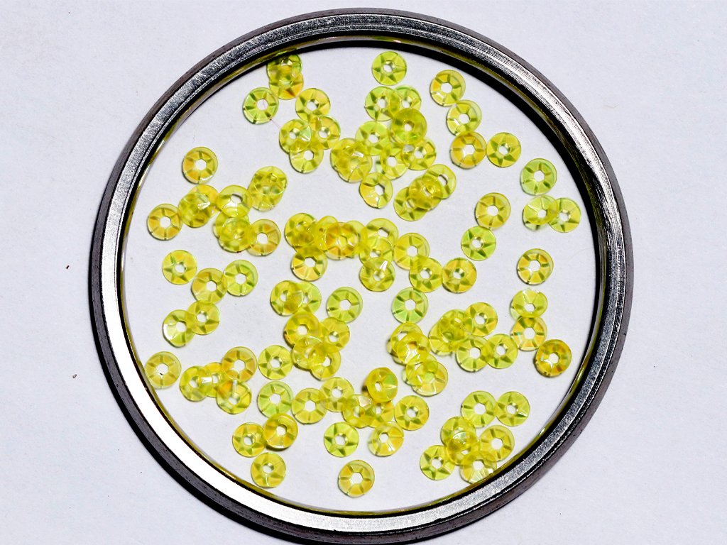 yellow-centre-hole-bowl-plastic-sequins-4-mm