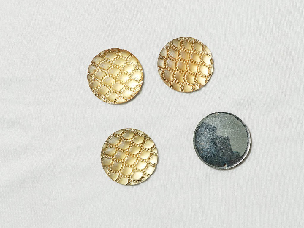 yellow-designer-circular-plastic-stones-35-mm