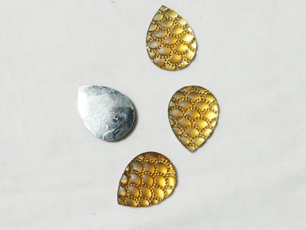 yellow-designer-drop-plastic-stones-30x40-mm