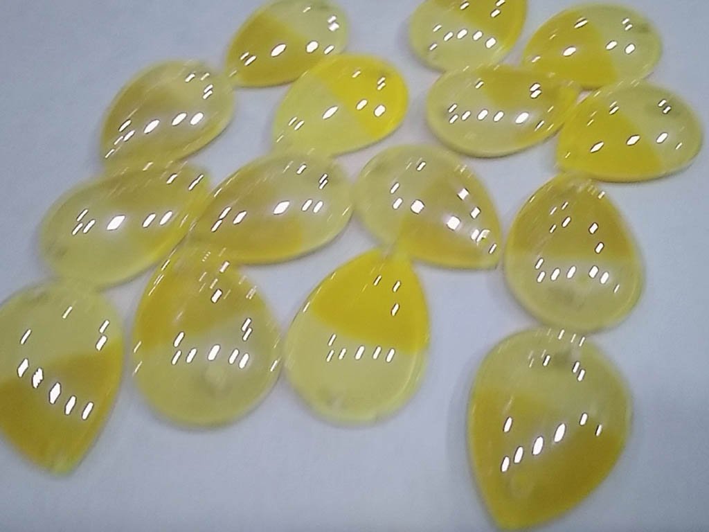 yellow-drop-two-tone-cabu-glass-stones-25x18-mm