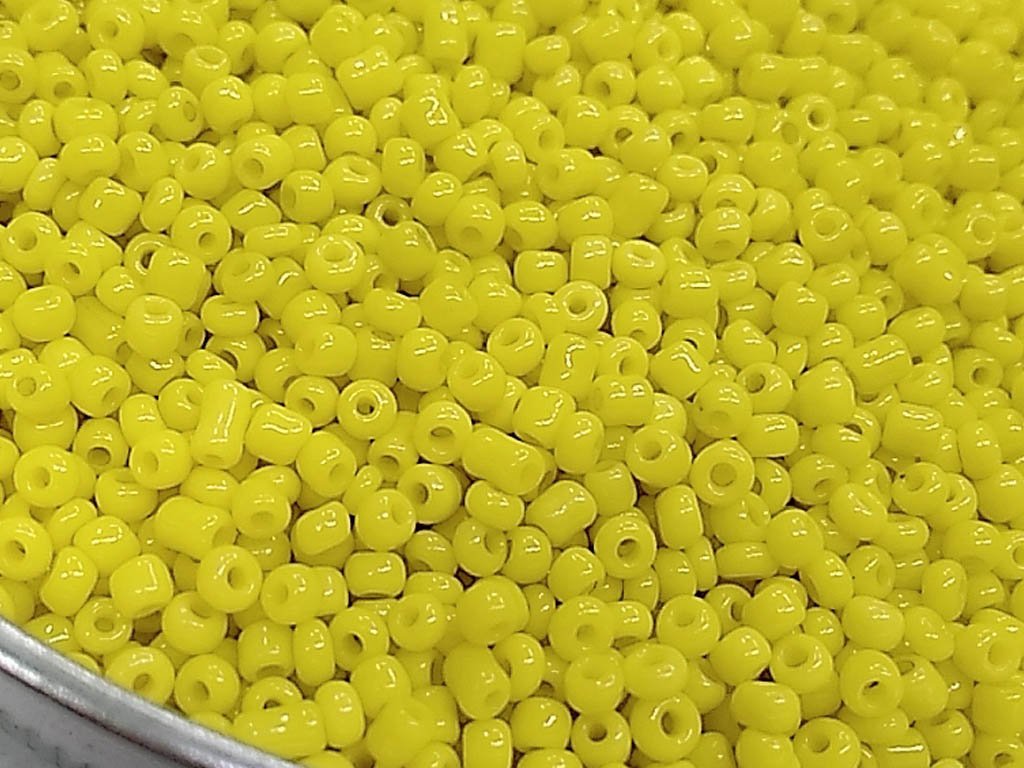 yellow-opaque-round-rocaille-glass-seed-beads