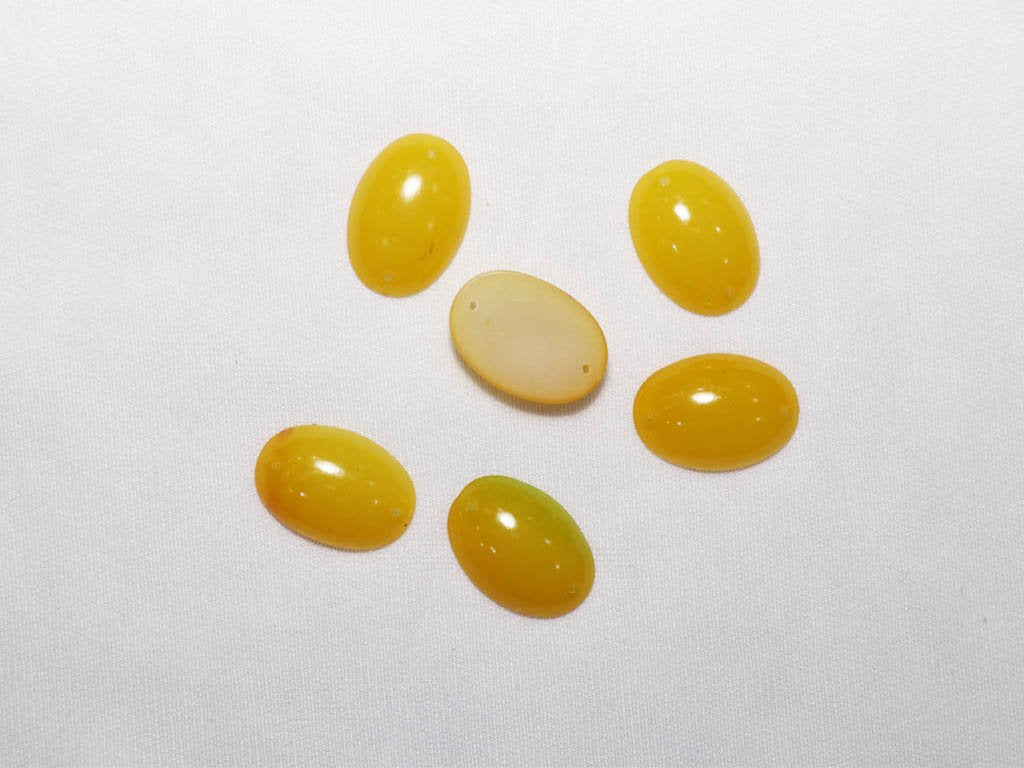 yellow-oval-plastic-stones-25x18-mm-1