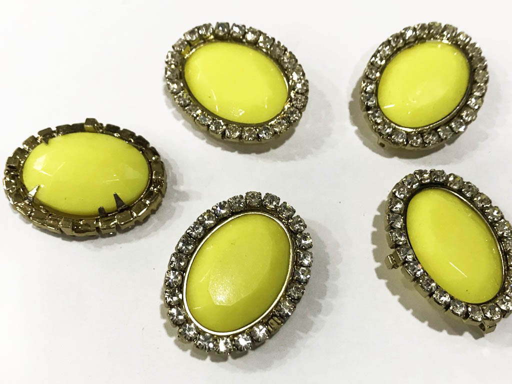 yellow-oval-plastic-stones-with-catcher-30x20-mm