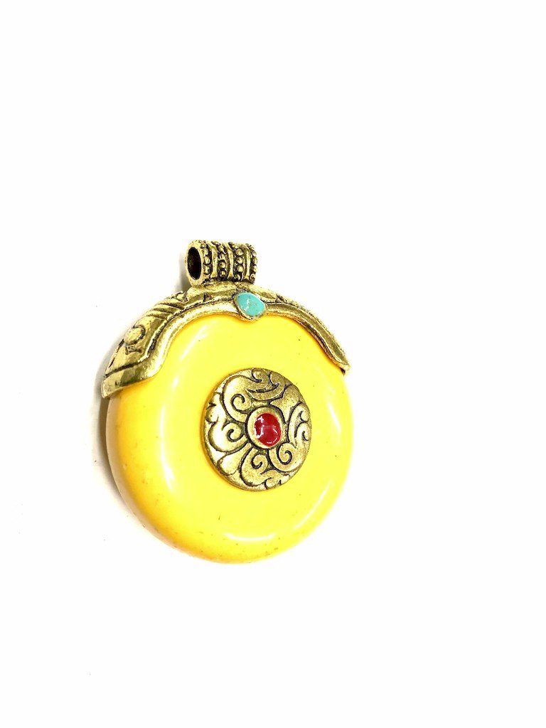 yellow-pendant-with-golden-metal-cap