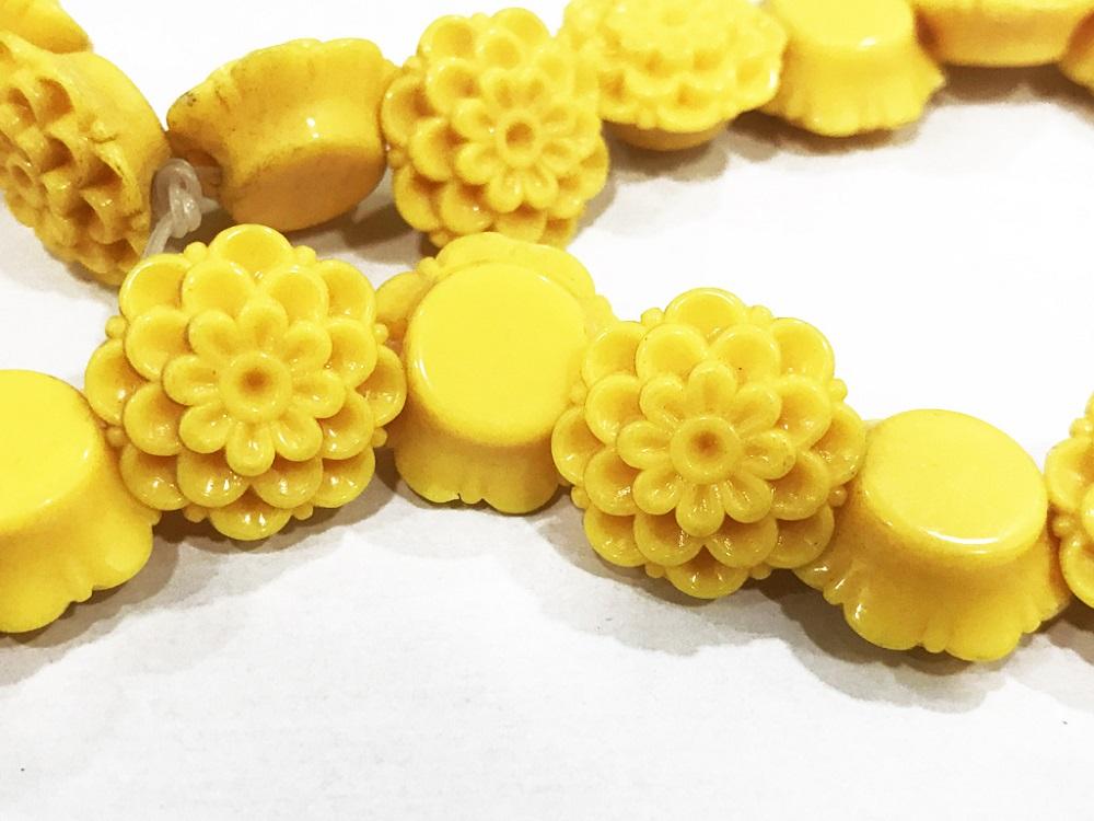 yellow-plastic-flower-stones-18-mm
