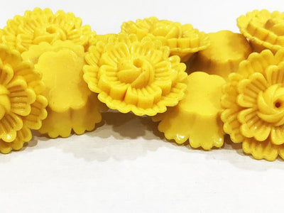 yellow-plastic-flower-stones-26-mm
