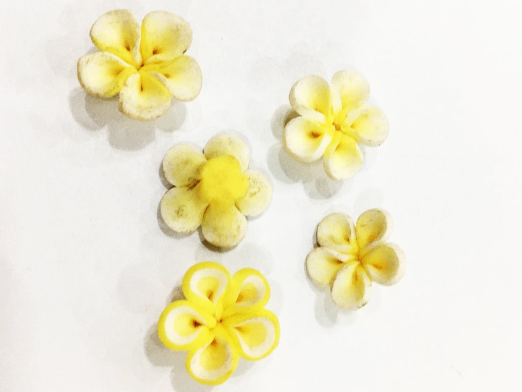 yellow-white-flower-rubber-embellishment