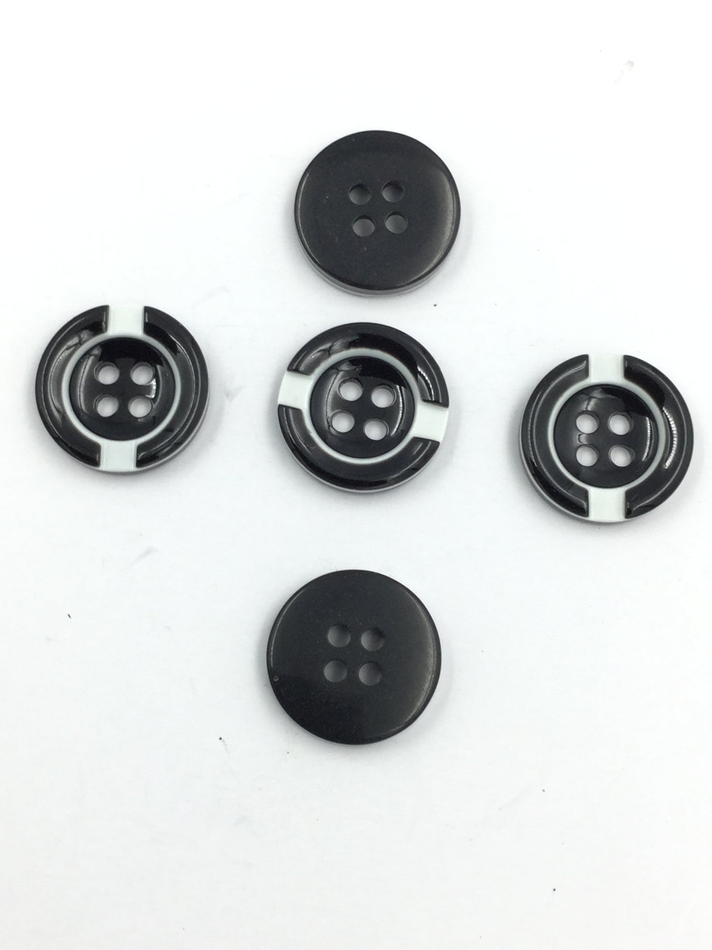 Black And White 4-Hole Circular Plastic Shirt Buttons